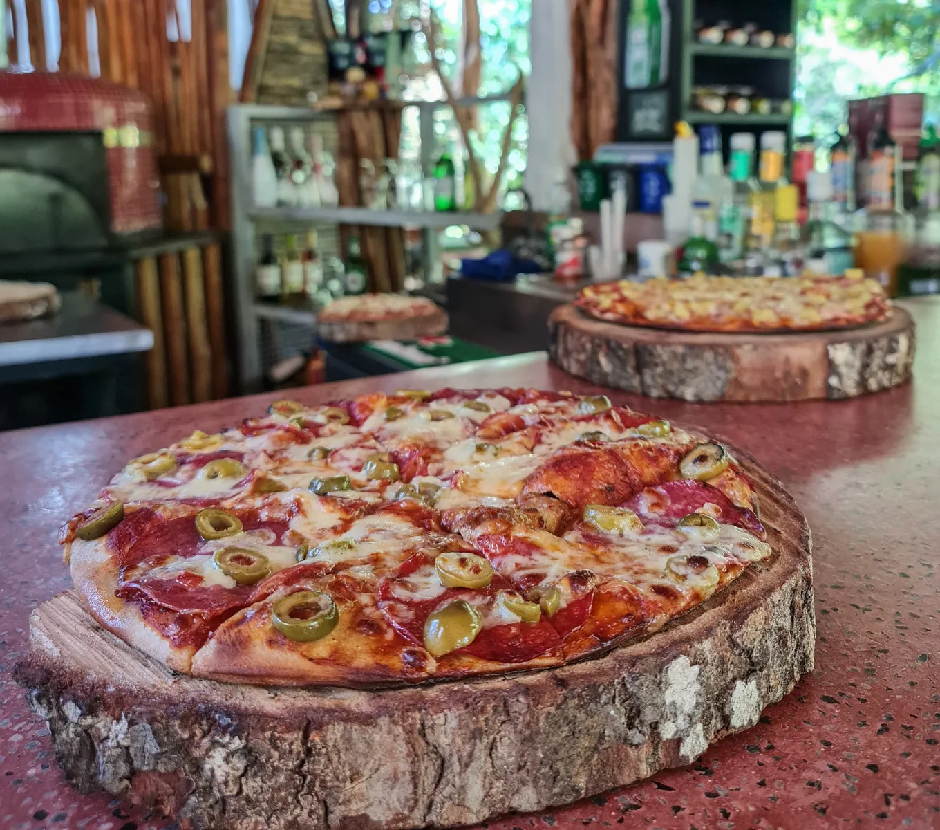 Pizza del horno de leña del restaurante